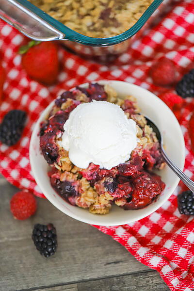 Vegan Mixed Berry Crisp