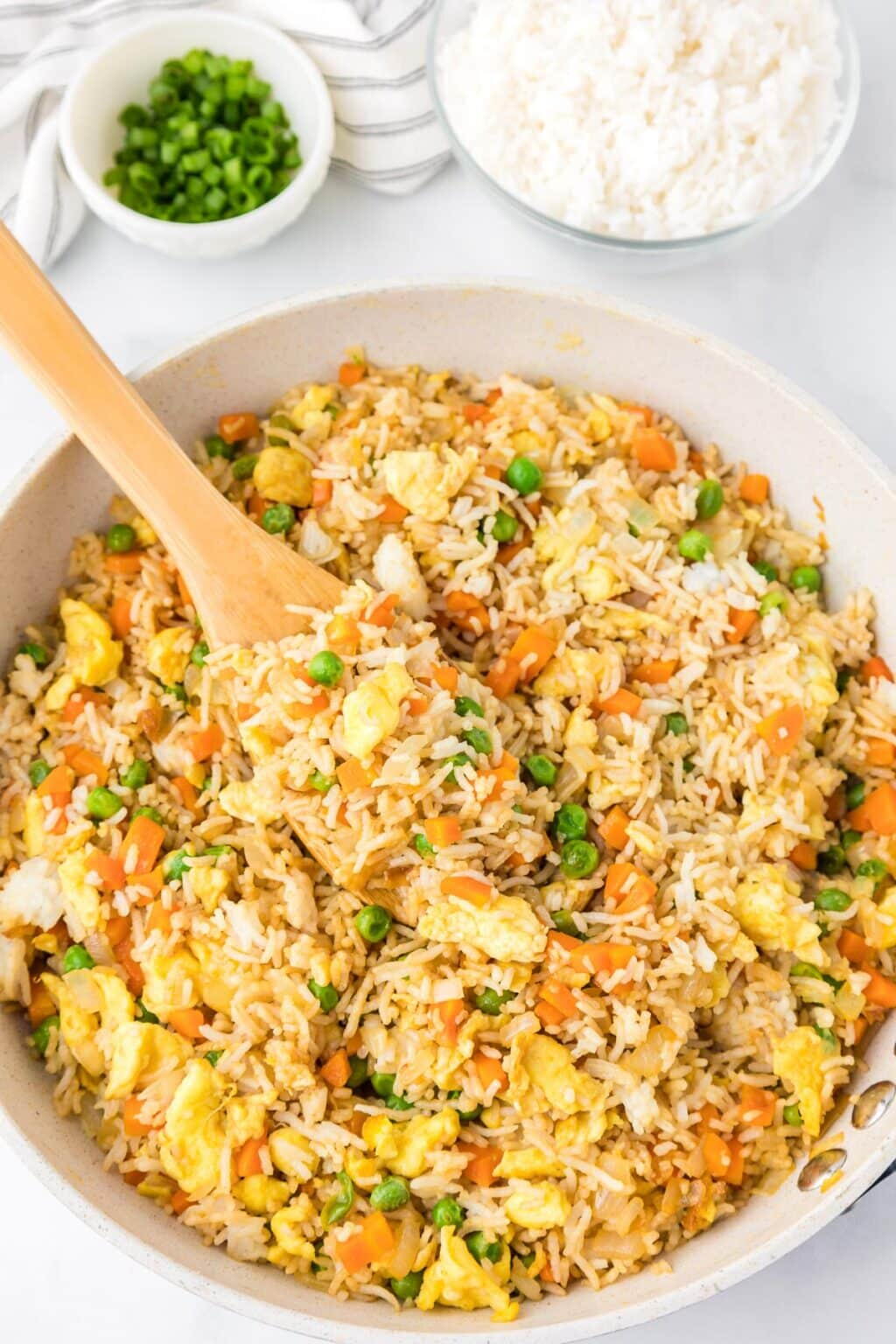 Easy Leftover Fried Rice (with Leftover Rice) | RecipeLion.com