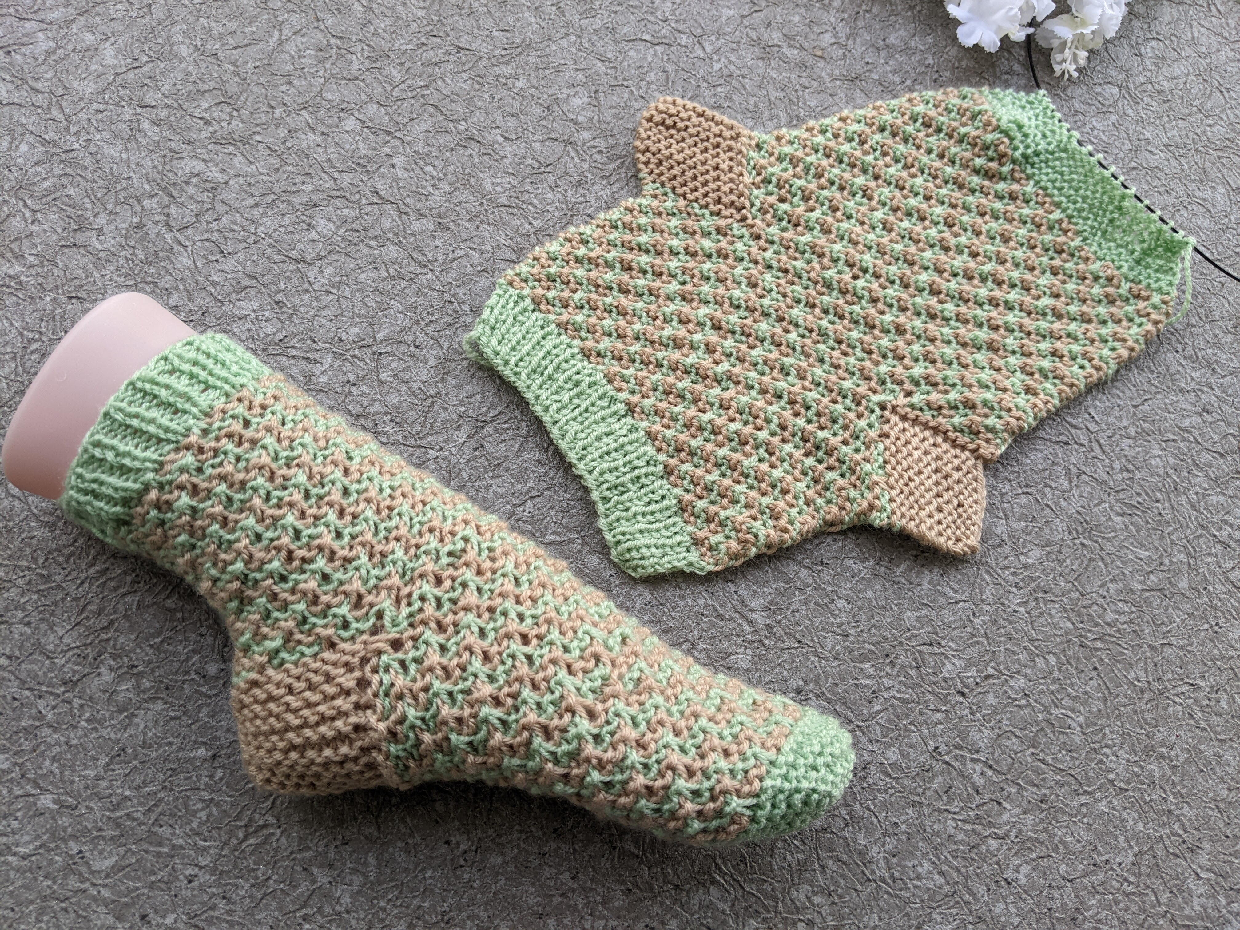 Flat Two-color Socks | AllFreeKnitting.com