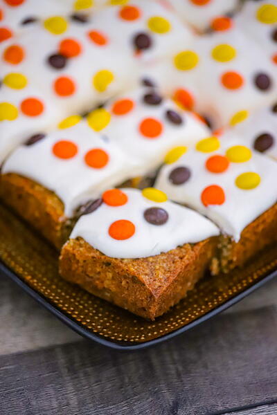 Reese’s Pieces Oatmeal Cream Pie Bars