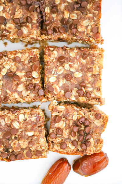 Sweet & Healthy Oatmeal Date Banana Bars