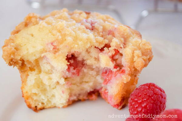 Easy Raspberry Muffins With Streusel