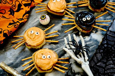 Spider Halloween Cinnamon Rolls