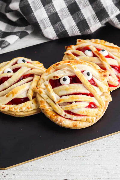 Mummy Halloween Cherry Hand Pies