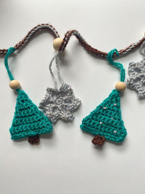 Twinkling Trees And Snowflakes Crochet Garland