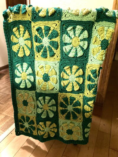 Boho Retro Daisy Granny Square Blanket