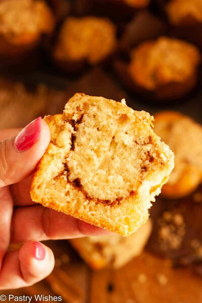 Easy Cinnamon Streusel Muffins!