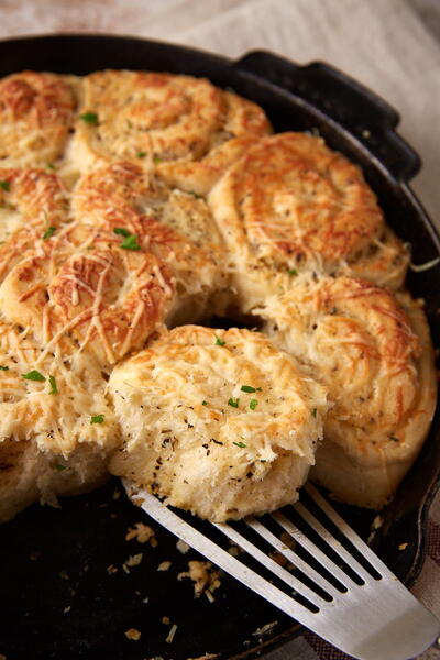 Garlic Dinner Rolls