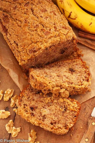 Easy Banana Bread With Streusel Topping!