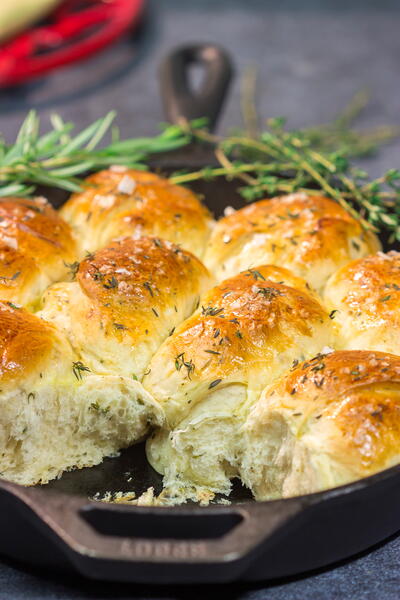 Herbed Dinner Rolls