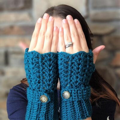 Peyton Fingerless Gloves Free Crochet Pattern