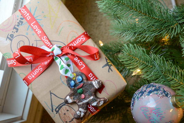 Super Easy Diy Doodle Gift Wrap Idea