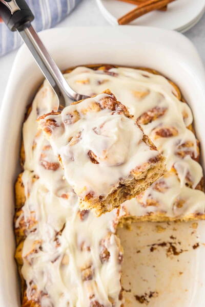 Easy Cinnamon Roll Breakfast Casserole