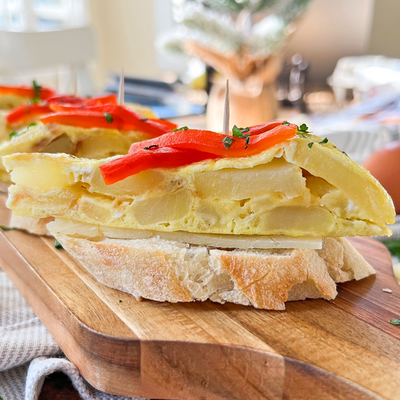 Spain’s No.1 Tapas Dish! Pintxo De Tortilla Con Queso Y Pimientos