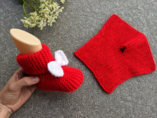 Flat Baby Booties With Bow