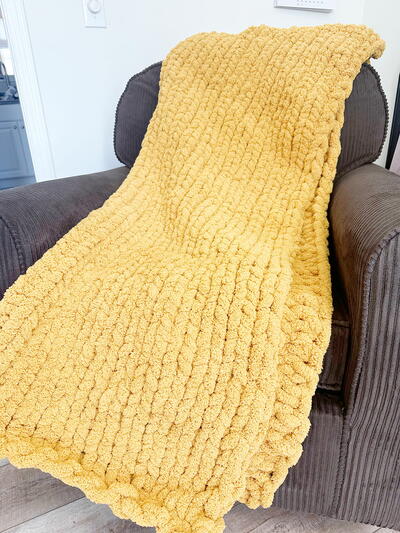 How To Finger Knit A Blanket Without Any Special Skills Or Tools