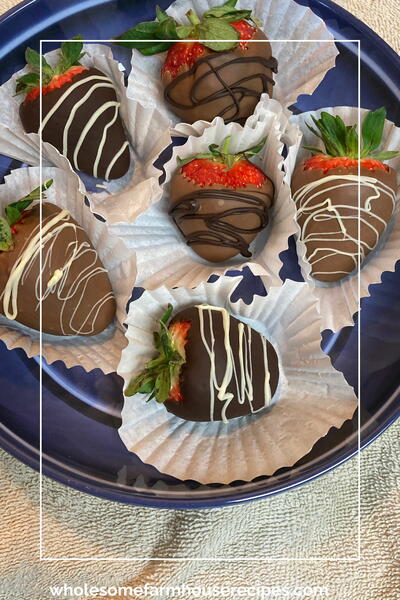 Easy Chocolate Covered Strawberries Recipe: 2-ingredients