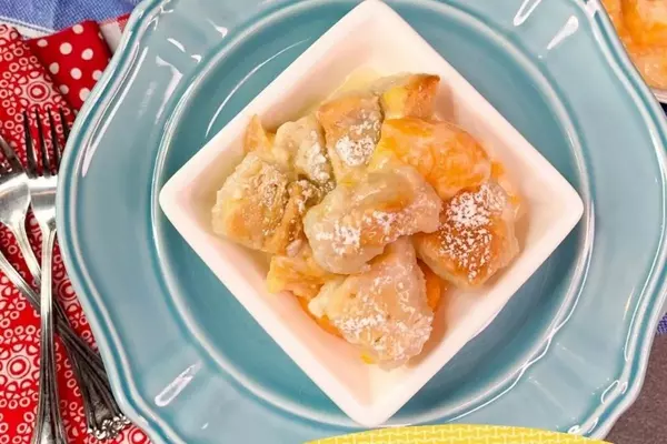 Easy Peach Cobbler Rolls