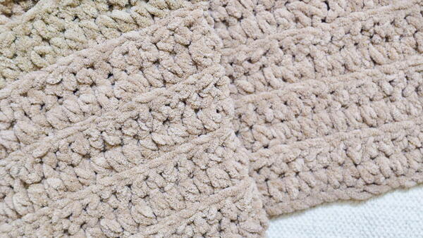 Easiest Crochet Chunky Yarn Blanket