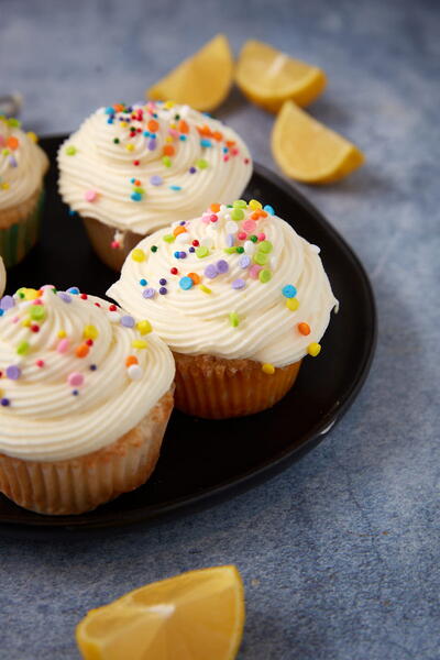 Lemon Cupcakes With Cream Cheese Frosting