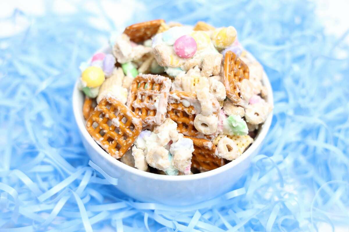 Bunky Snacks Bunny Bait Snack Mix Recipe | RecipeLion.com