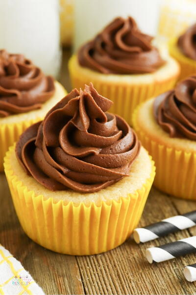 Yellow Cupcakes With Chocolate Buttercream