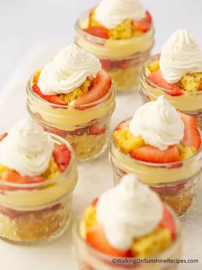 Mason Jar Cake With Strawberries