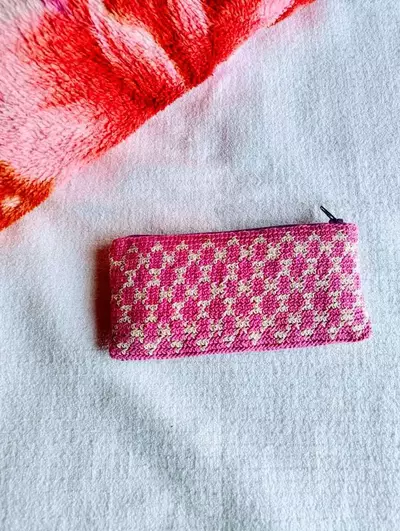 Easy Crochet Pouch In Geometric Shape - Rosy Weave Pouch 