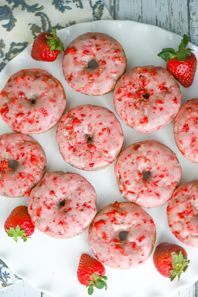 Baked Strawberry Cake Donuts