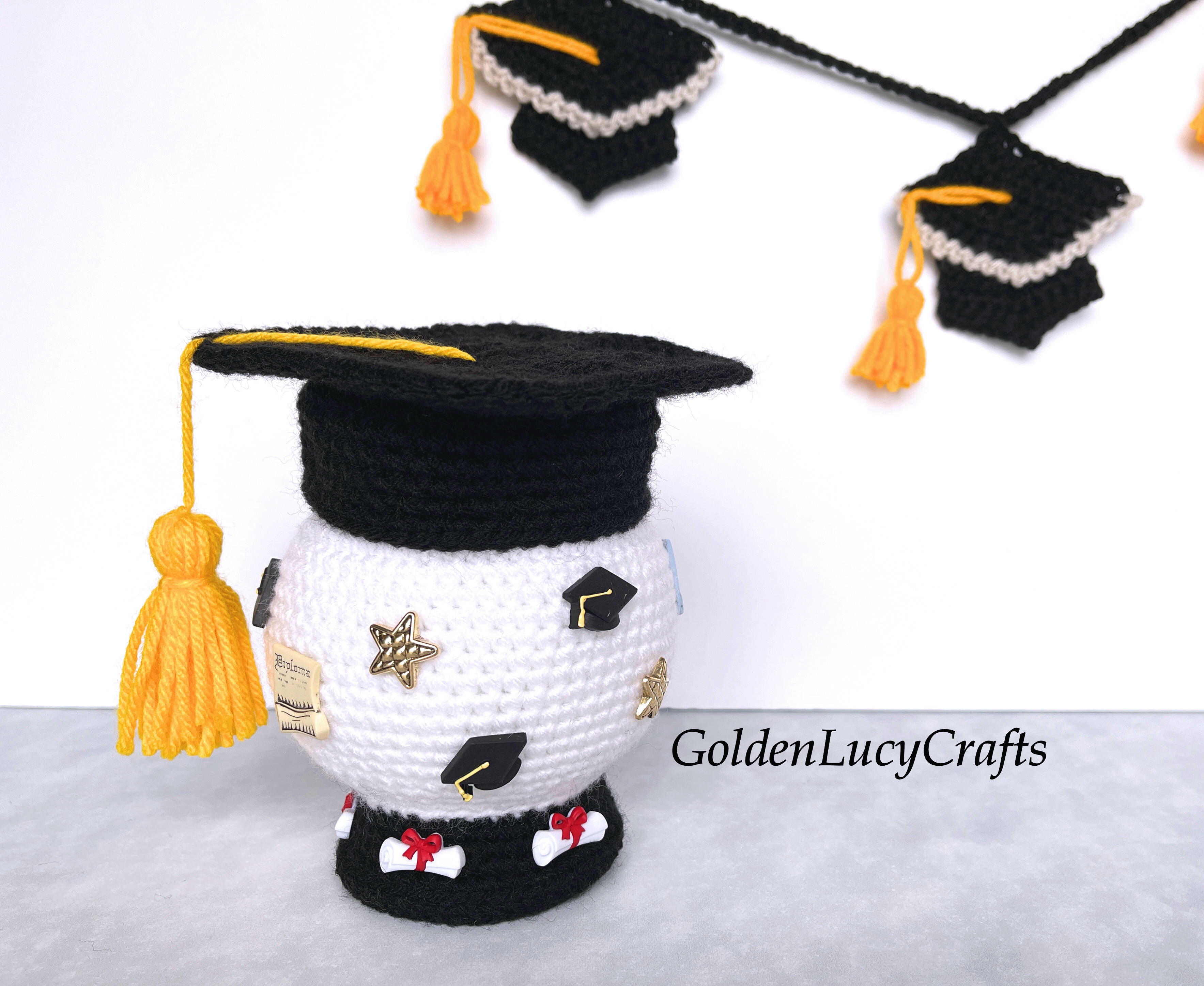 Graduate Cap Snowflake Graduation Snow Globe | AllFreeCrochet.com