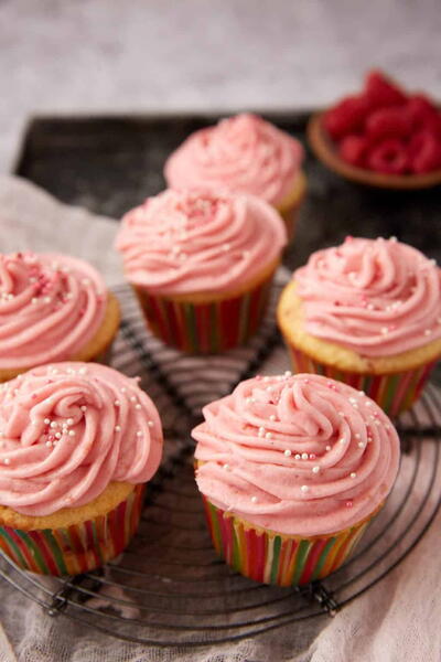 Lemon And Raspberry Cupcakes With Raspberry Buttercream Frosting
