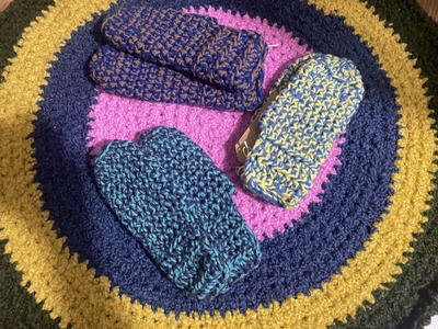 Fast And Festive Crochet Slippers