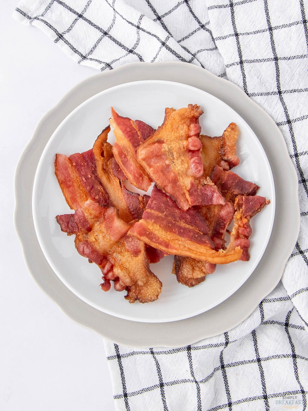 How To Cook Bacon In Your Microwave Mess Free | RecipeLion.com