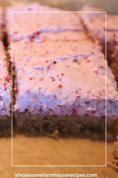 No-bake Strawberry Cheesecake Bars Everyone Loves