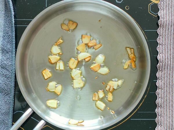 Smoked Paprika Hummus With Roasted Garlic