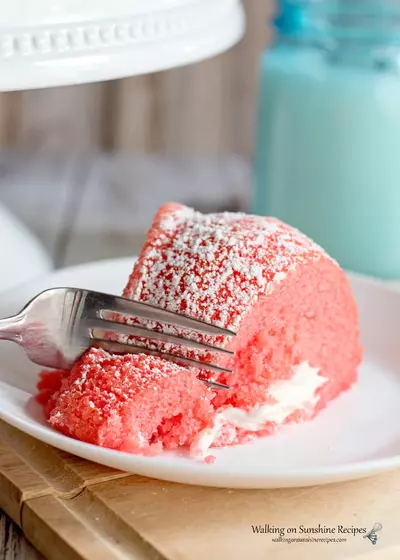 Strawberry Bundt Cake With Marshmallow Cream Filling