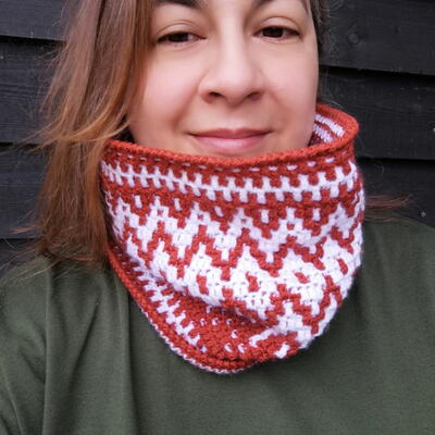 Gretel Cowl; 2 Skein Mosaic Crochet Pattern