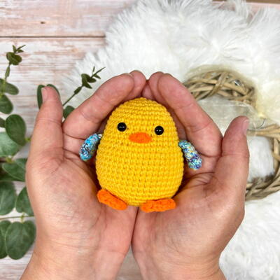 Free Amigurumi Crochet Chick Pattern
