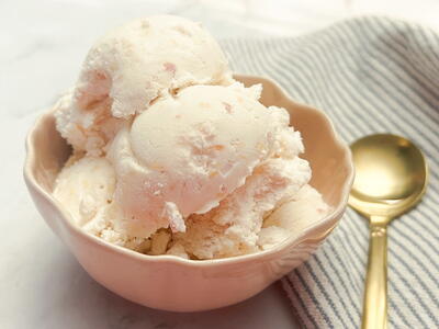 Homemade Fresh Peach Ice Cream