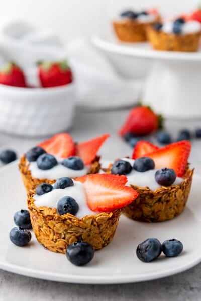 Granola Berry Cups With Yogurt And Fruit