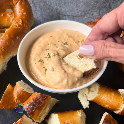 Slow Cooker Cheesy Pretzel Dip