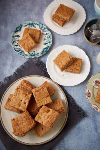 Chewy Brown Butter Blondies With Toffee