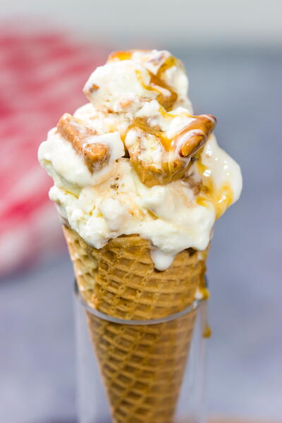 Caramel Praline Ice Cream