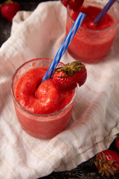 4-ingredient Frozen Strawberry Lemonade