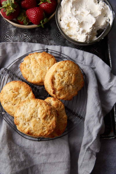 Fluffy Biscuits With Crème Fraîche