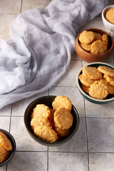 Crispy Cheese Wafers With Rice Krispies (cheese Crispies)