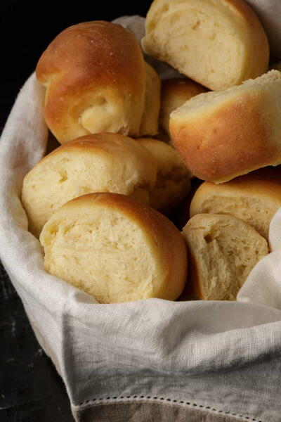 Soft, Buttery Parker House Rolls (easy One‑rise Yeast Rolls)