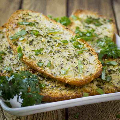 How To Make Homemade Garlic Bread With Regular Bread 