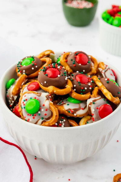 Pretzel Christmas Treats