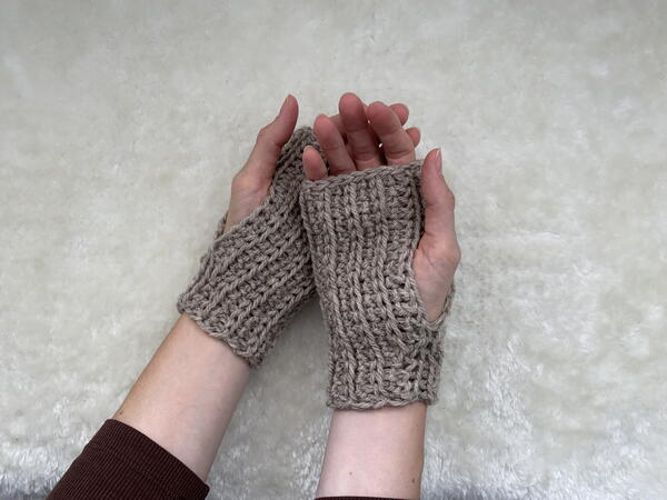 Sandy Fingerless Mittens